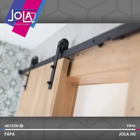 Tolóajtó vasalat fából készült ajtóval, Pápán, JOLA Pápa