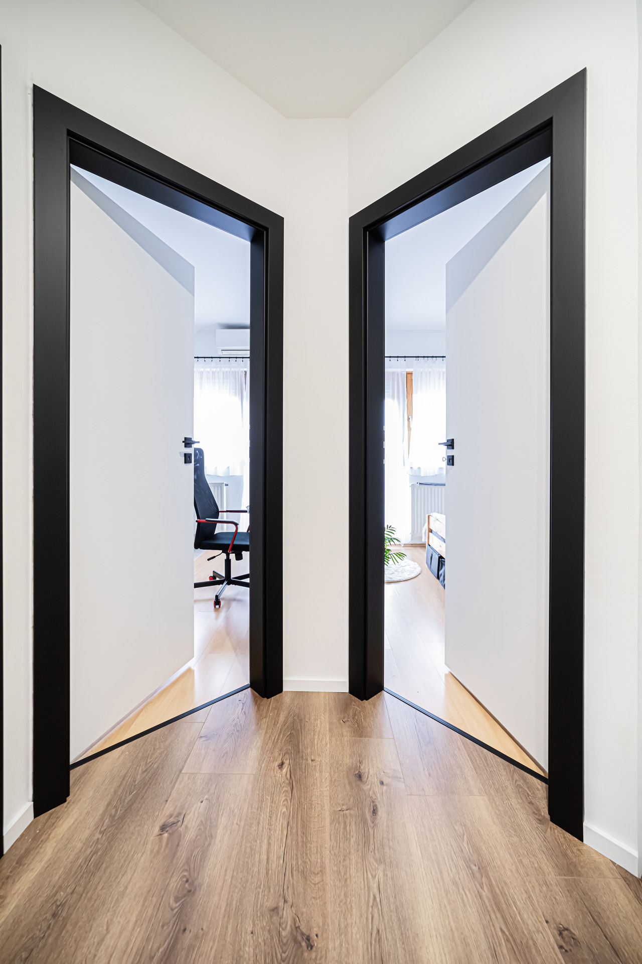 Az átfogó tok - ajtólaptól eltérő színben