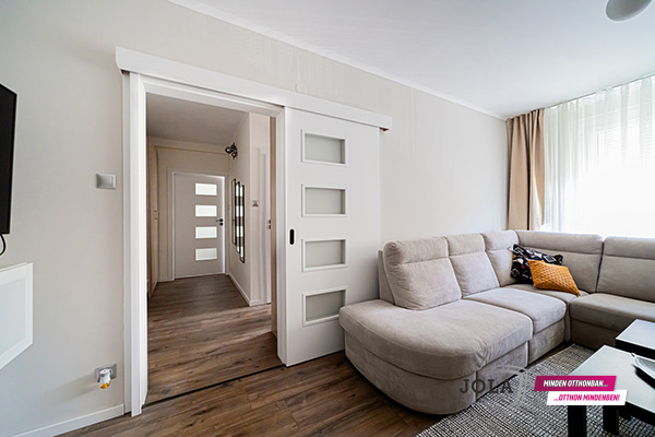 Üvegezett beltéri ajtó