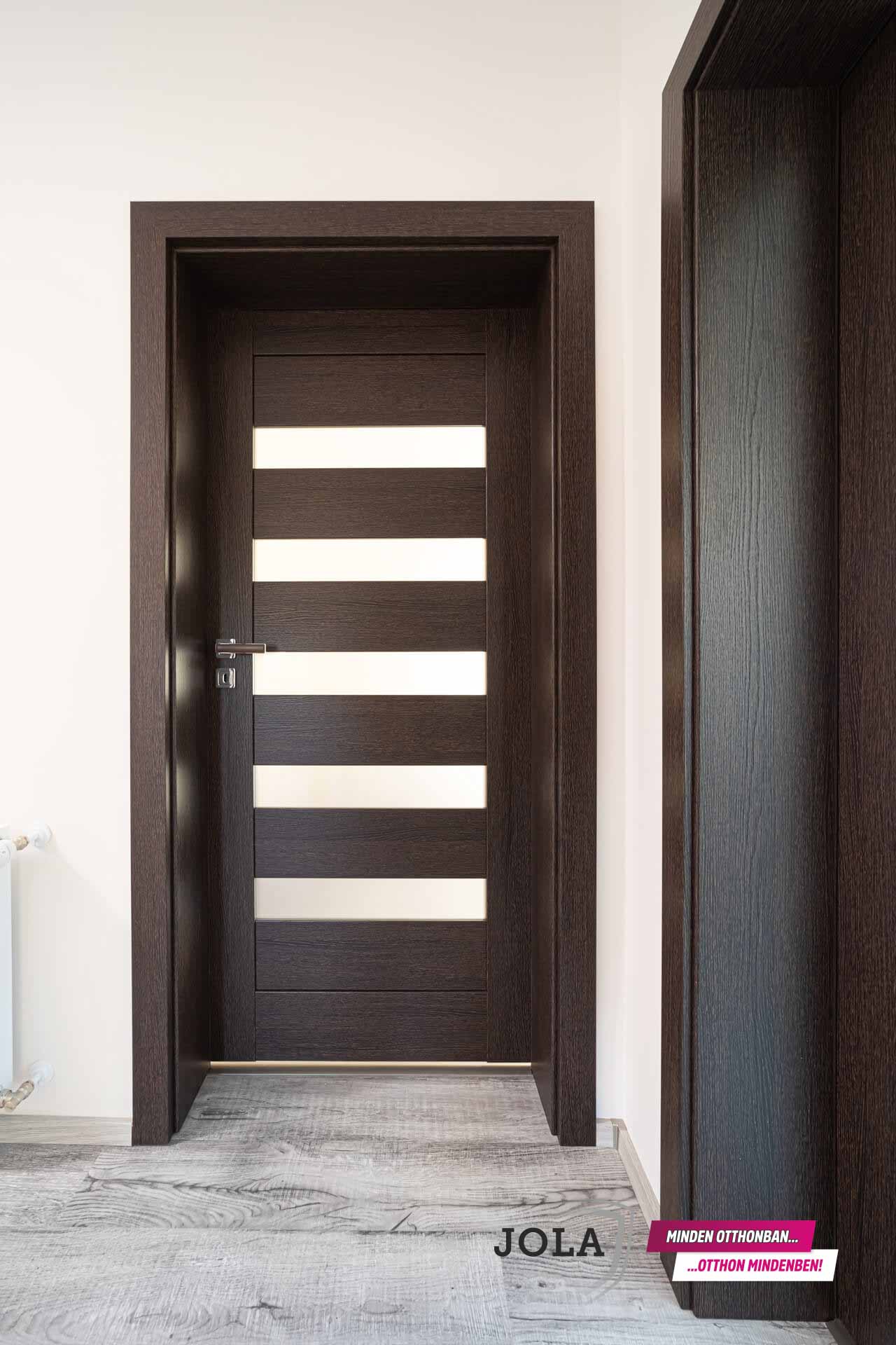 Üvegezett beltéri ajtó