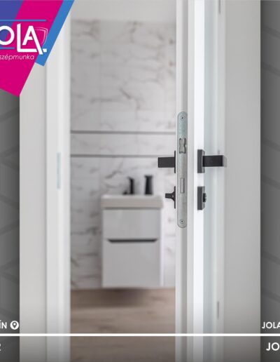 Rainbow Gödöllő festett beltéri ajtó fekete kilinccel, Győrben szerelve