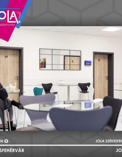 Rhino-Atvyn A-1 beltéri ajtó a CMed Magánkórházban, Halifax fehér tölgy színben, Székesfehérvár