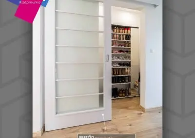 JOLA Fertőd üveges tolóajtó, tejfehér színben, Szombathelyen