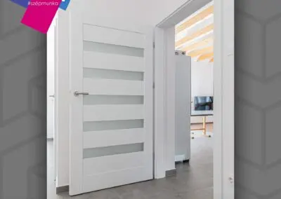 Fehér CPL Plus Dobogókő beltéri ajtó üvegezett Tótvázsonyban.