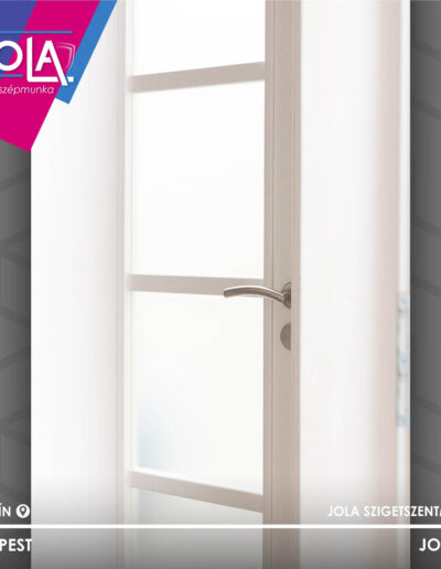 Basic CPL fehér ajtó üvegezéssel, budapesti otthonban